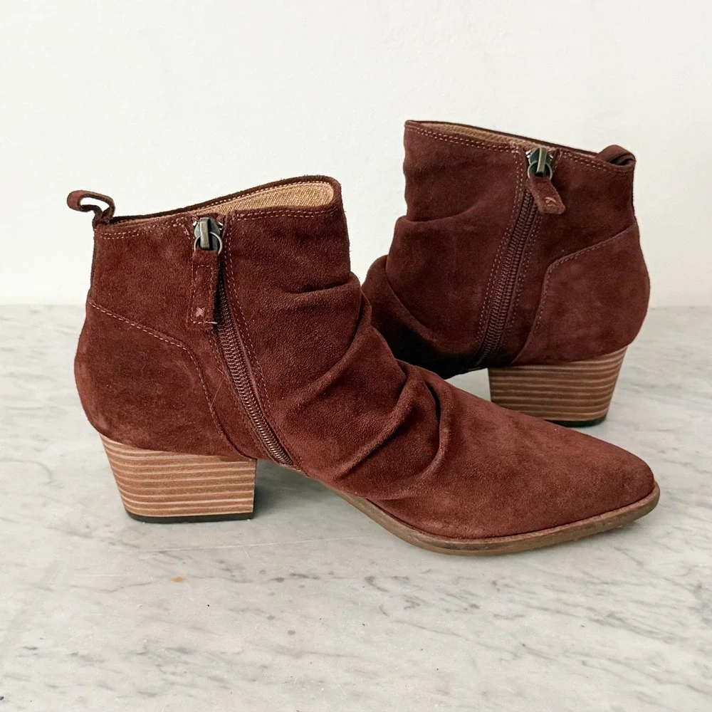 Kelsi Dagger Brooklyn KDB Ankle Boots Slouchy Suede 7.5 Brown Pointed Toe Block